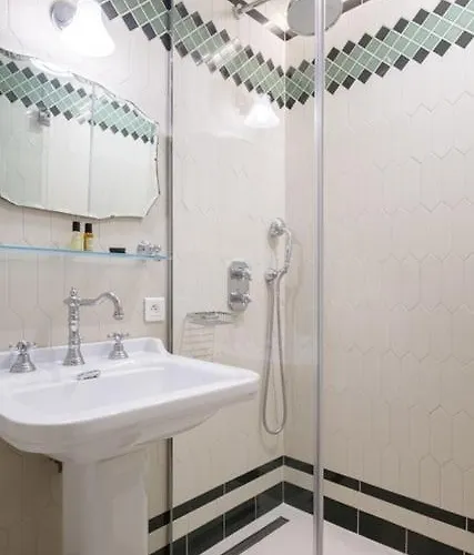Hotel Boileau 3*